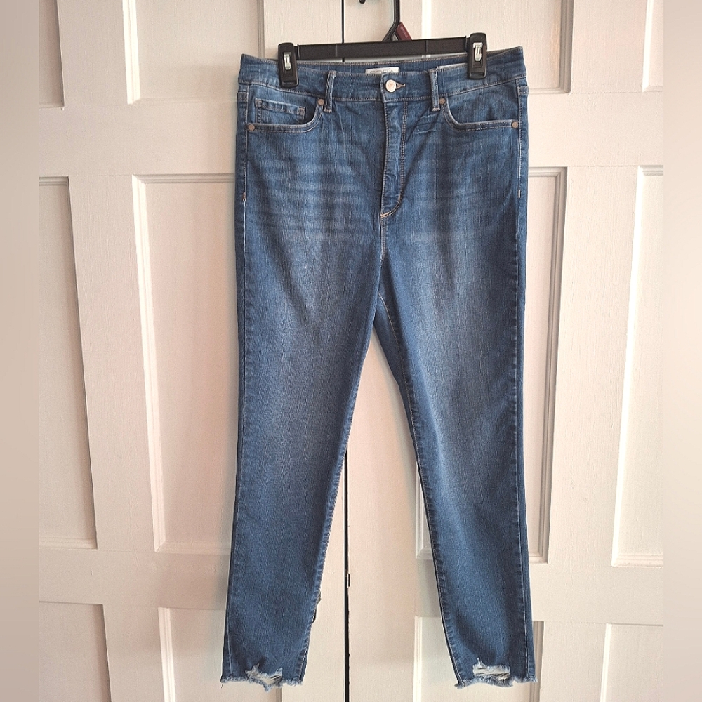 Blue Ankle Cropped Jeans with Raw Hem